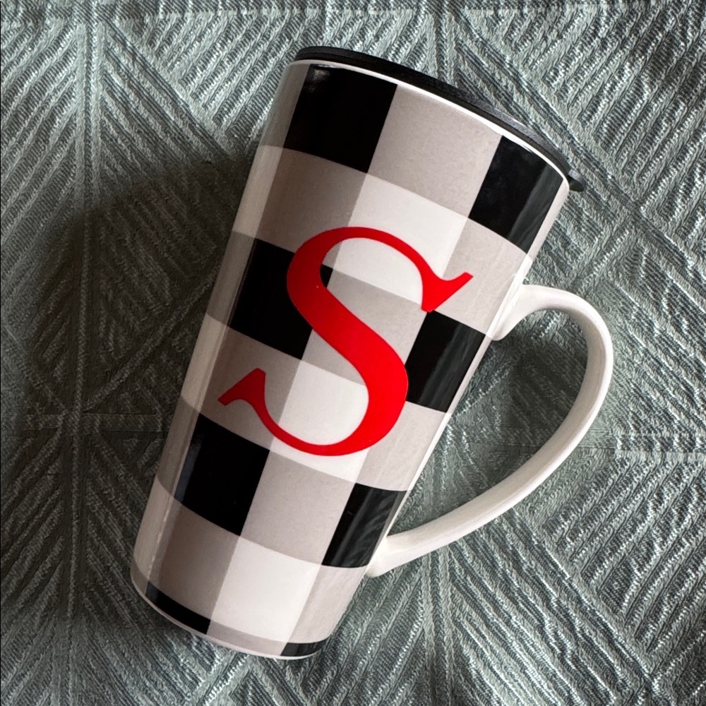 NWT “S” monogrammed coffee mug with travel lid
